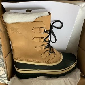 Men’s size 10 Sorels.